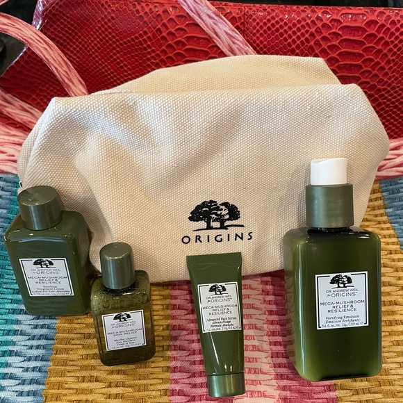 🌱 Origins Mega Mushroom Relief and Resilience 🌱 - Picture 1 of 4